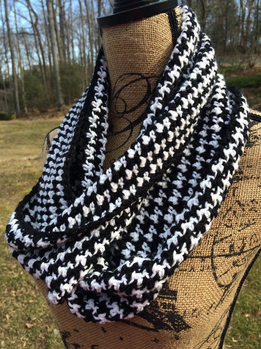 Houndstooth Cowl Infinity Scarf Crochet Pattern